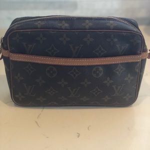 Louis Vuitton Compeigne 23